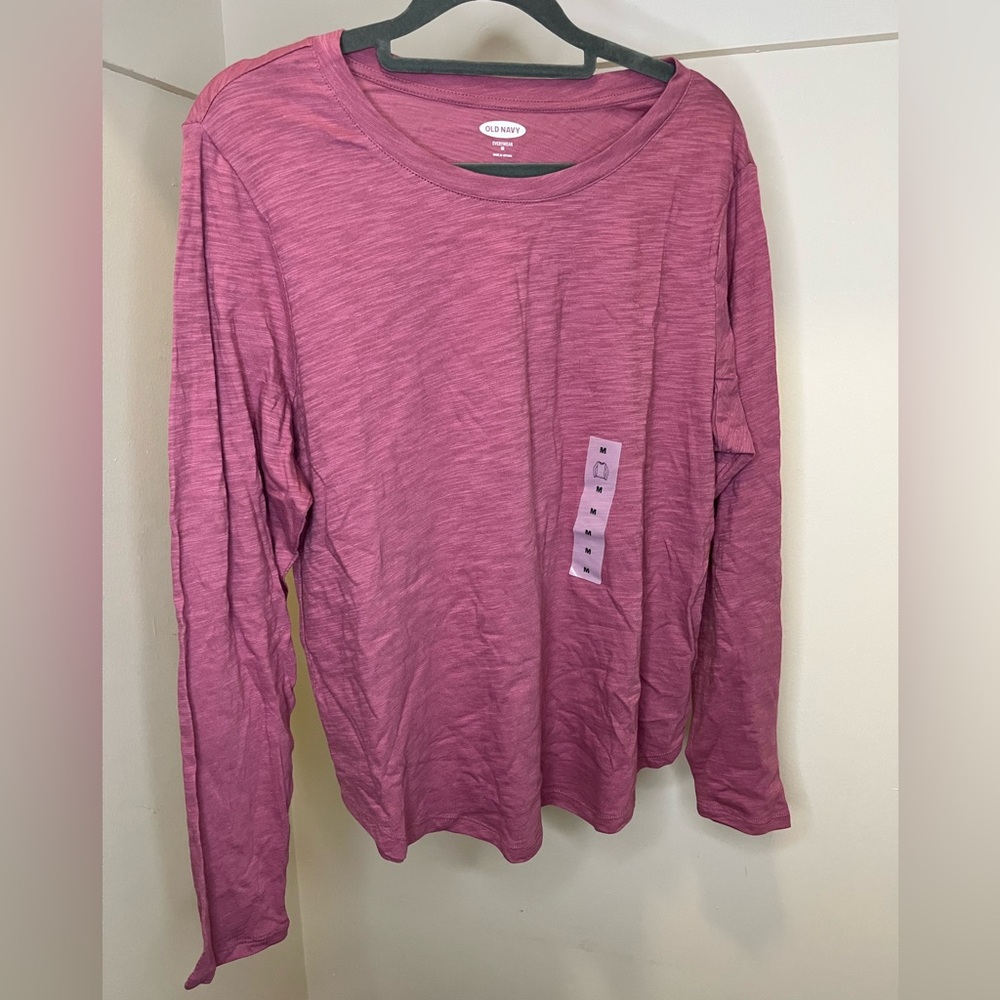 Brand new women’s old navy long sleeve top in a off pink rose color size M